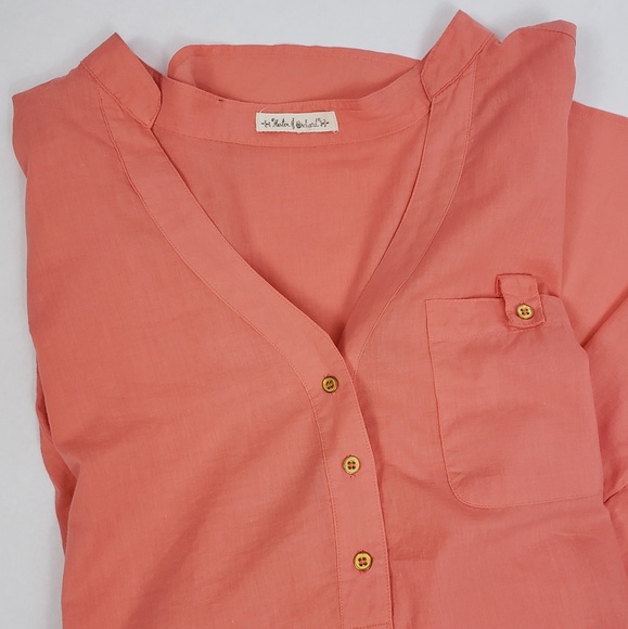 Hester & Orchard V-neck Button Down Top - Picture 9 of 10